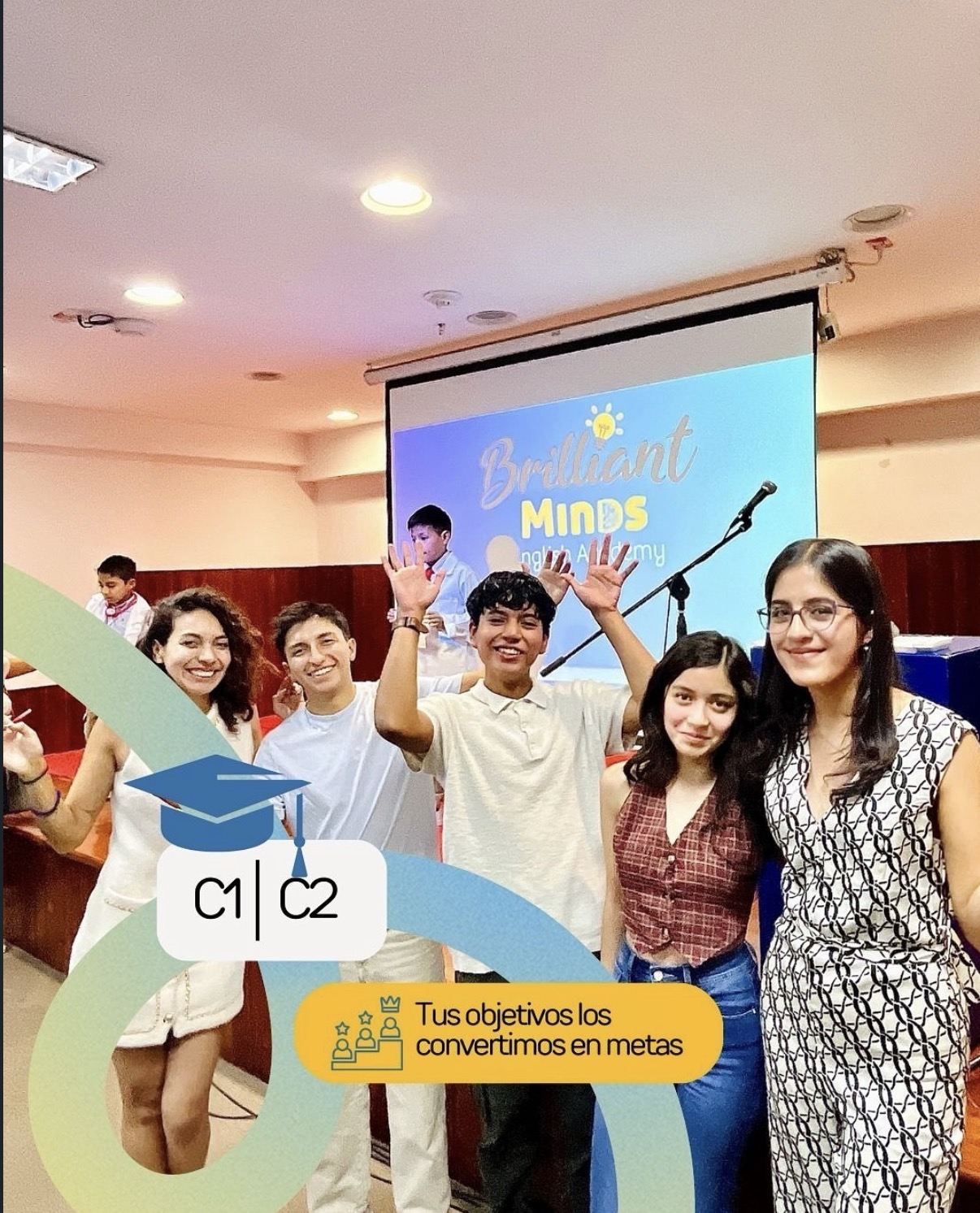 Estudiantes avanzados presentando frente al proyector